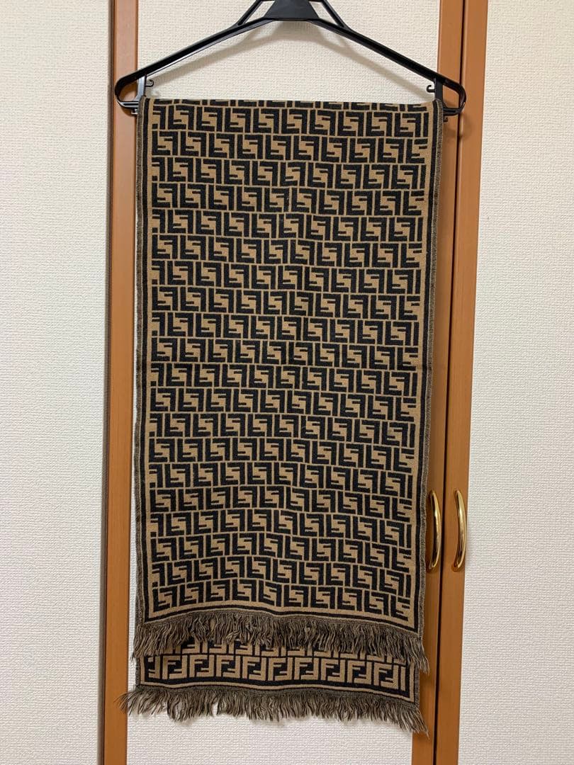 chhhne様 FENDI ズッカ柄 マフラー ストール 総ロゴ イタリア製