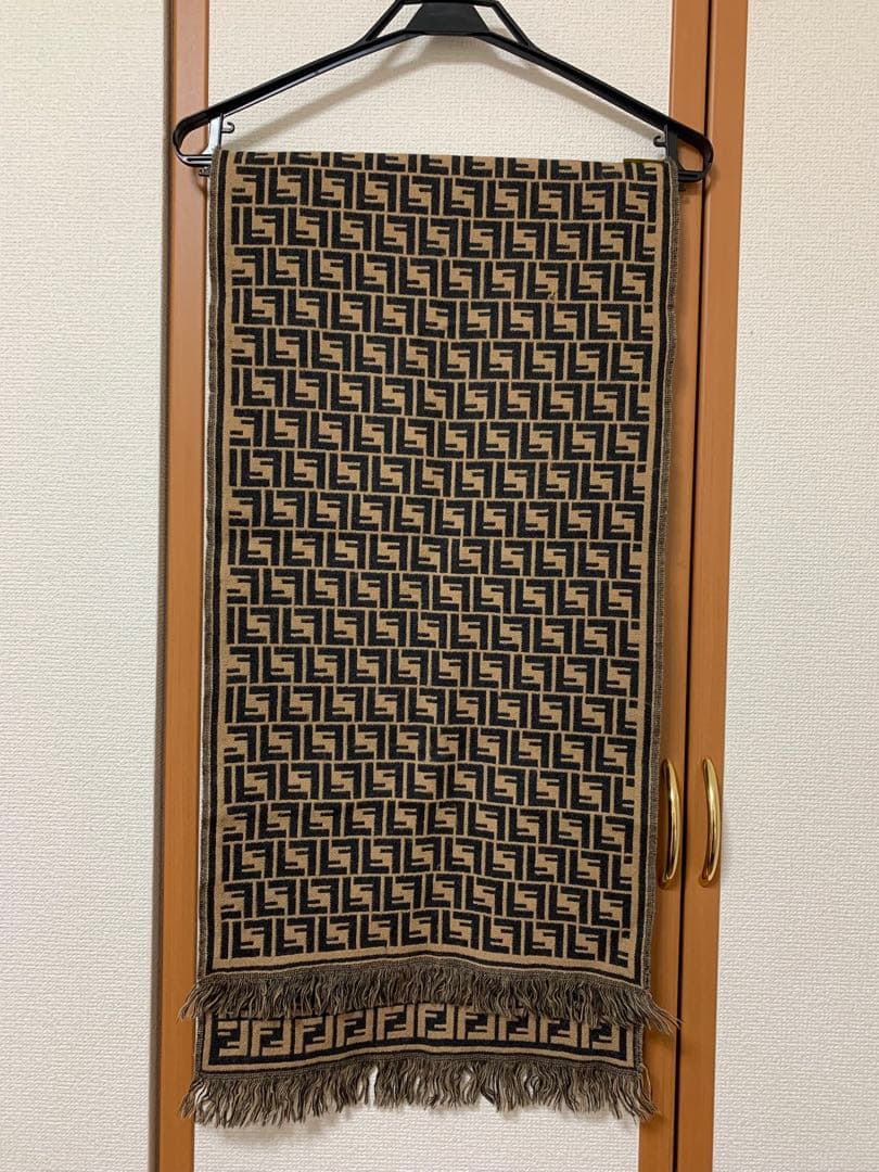 chhhne様 FENDI ズッカ柄 マフラー ストール 総ロゴ イタリア製
