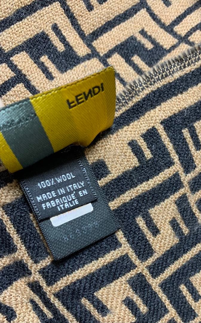 chhhne様 FENDI ズッカ柄 マフラー ストール 総ロゴ イタリア製