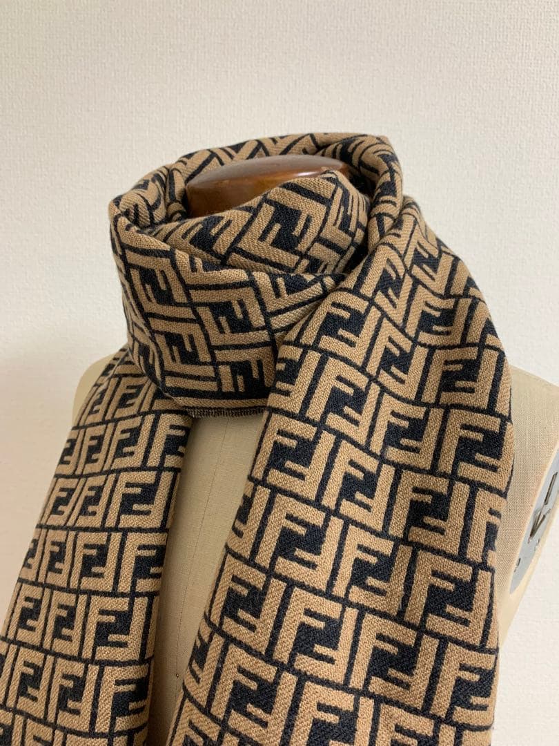chhhne様 FENDI ズッカ柄 マフラー ストール 総ロゴ イタリア製