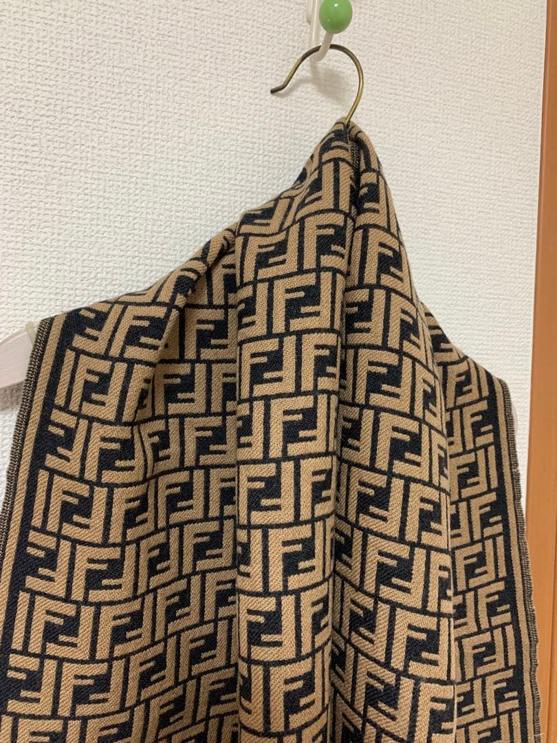 chhhne様 FENDI ズッカ柄 マフラー ストール 総ロゴ イタリア製