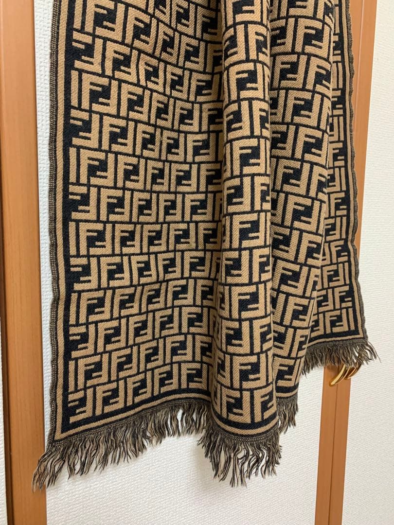 chhhne様 FENDI ズッカ柄 マフラー ストール 総ロゴ イタリア製