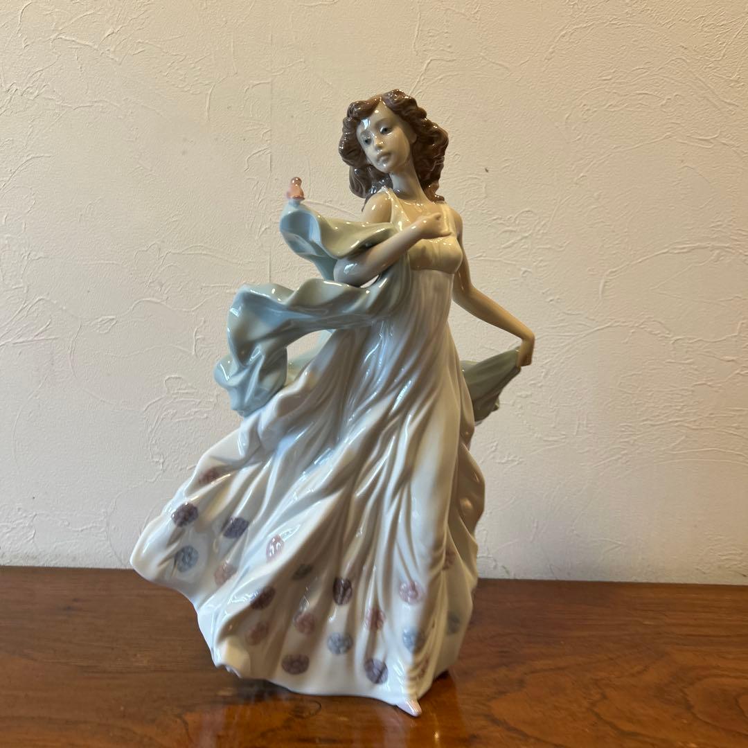 リヤドロ人形　夏のセレナーデ