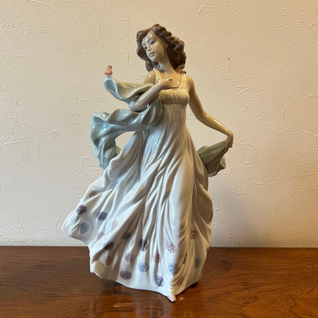 リヤドロ人形　夏のセレナーデ