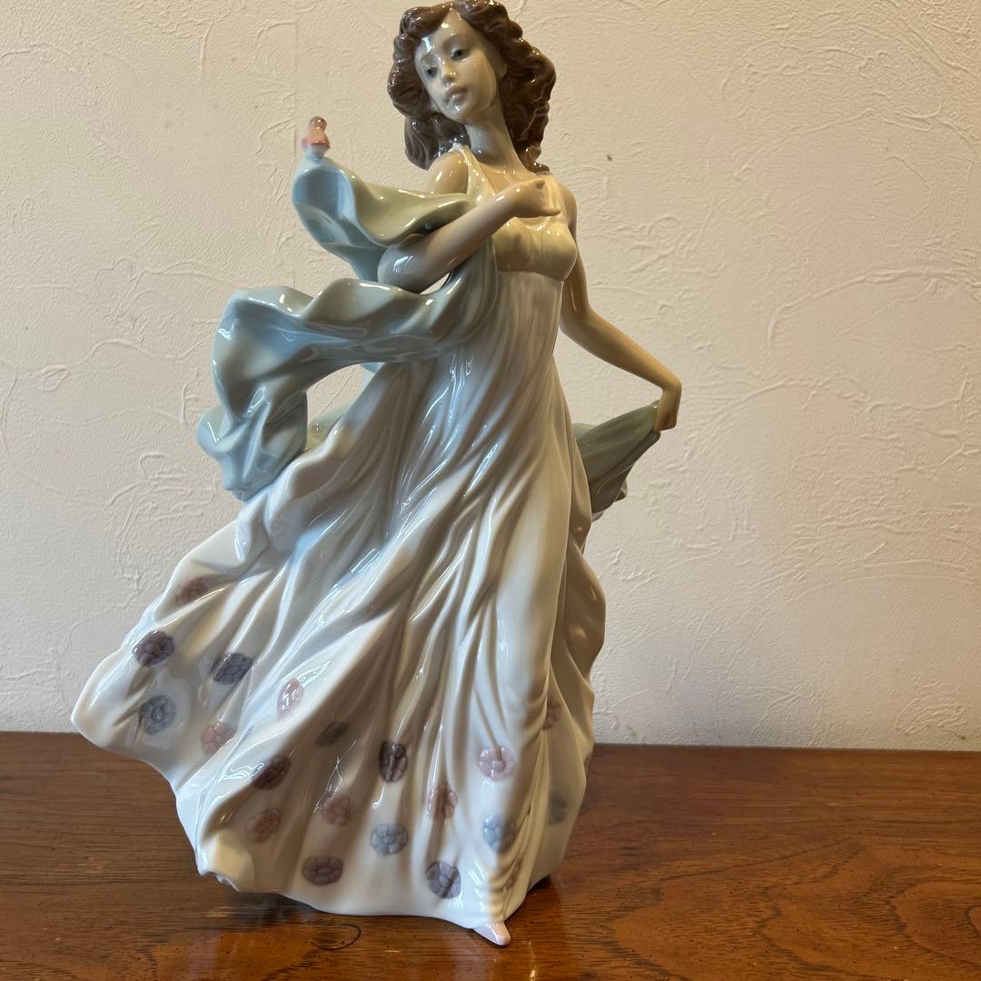 リヤドロ人形　夏のセレナーデ