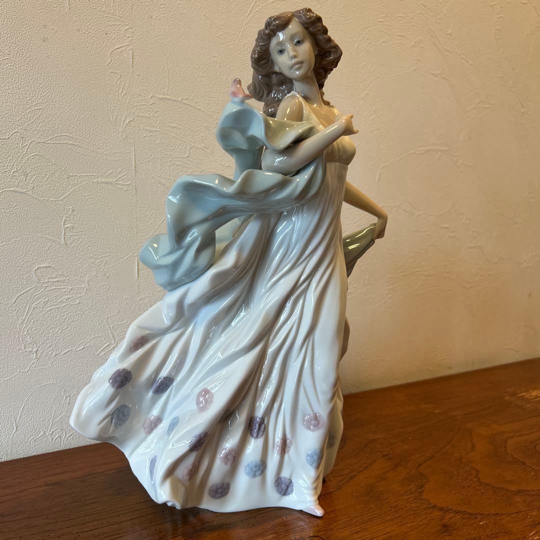 リヤドロ人形　夏のセレナーデ