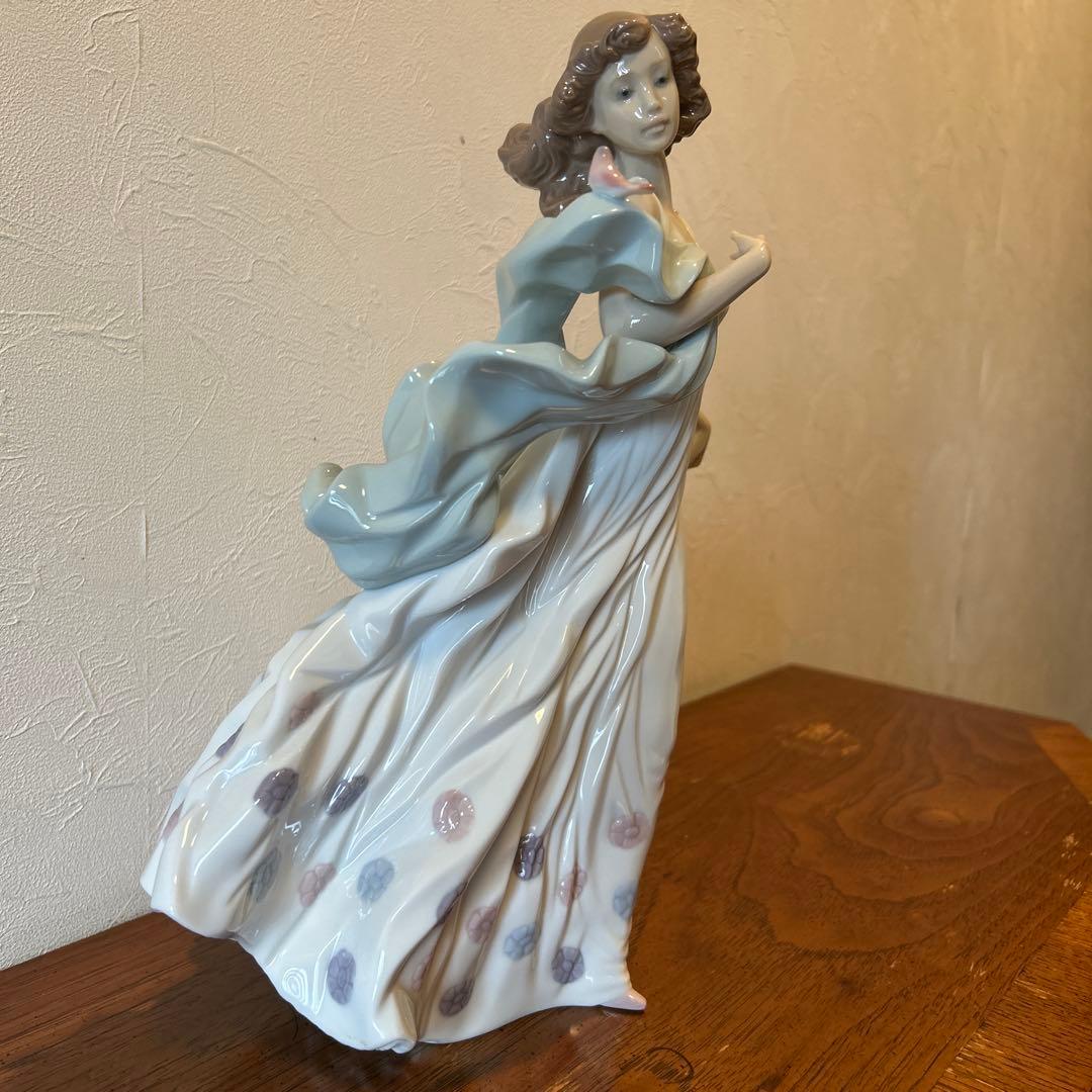 リヤドロ人形　夏のセレナーデ