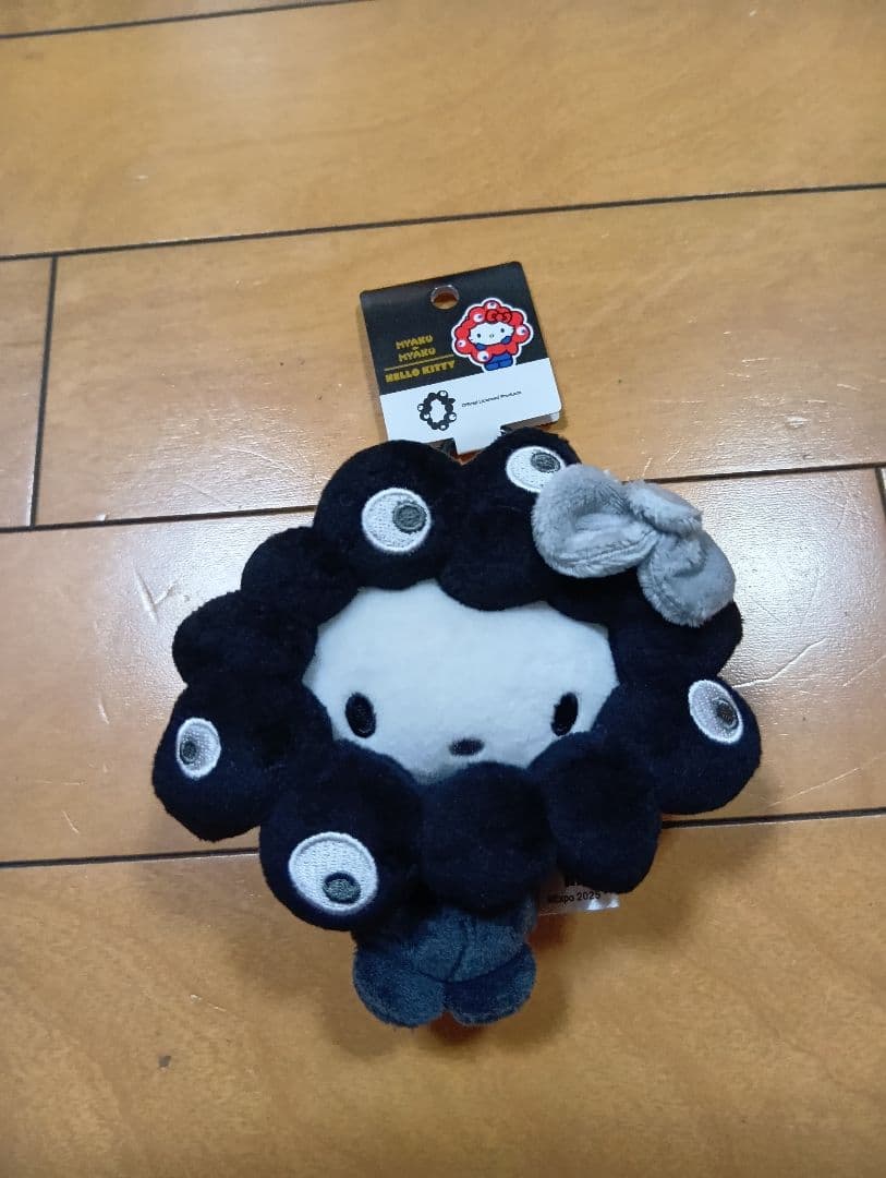 u*e様 ハローキティ ミャクミャク ぬいぐるみ 2点セット