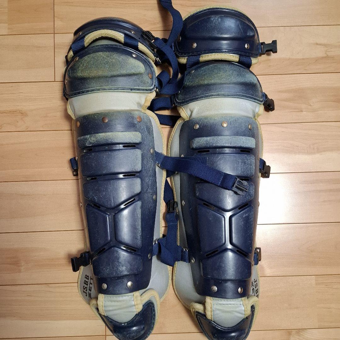 ZETT一般軟式キャッチャー防具セット・収納袋が付属します。