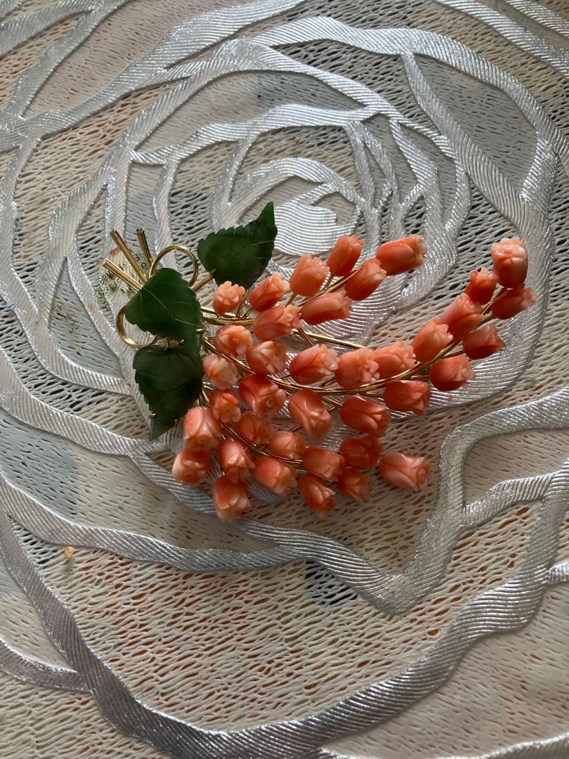 珊瑚　翡翠のペンダント