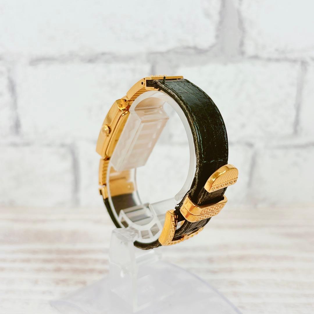 【希少】 ヴェルサーチ レディース 腕時計 メデューサ スクエア ゴールド 四角