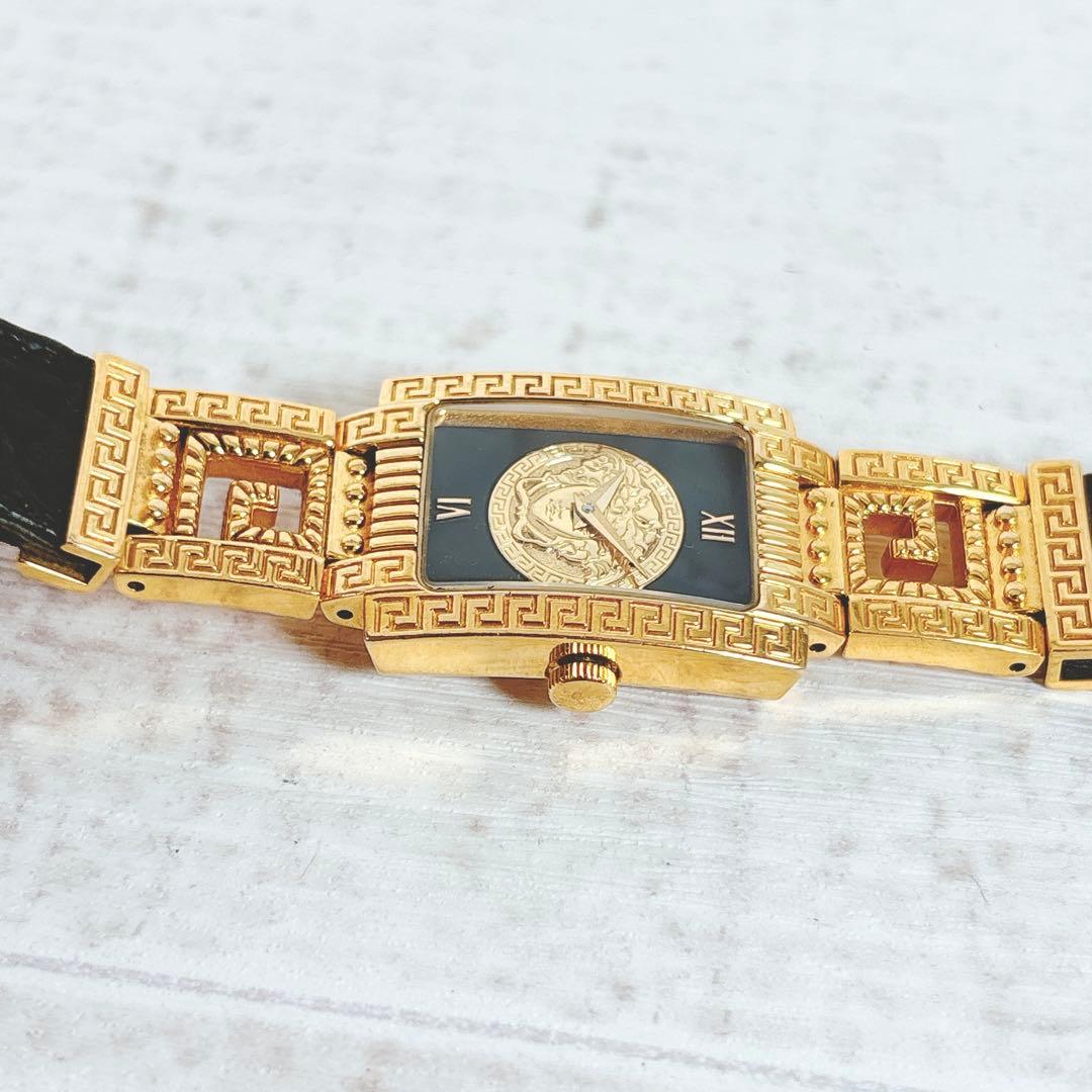 【希少】 ヴェルサーチ レディース 腕時計 メデューサ スクエア ゴールド 四角