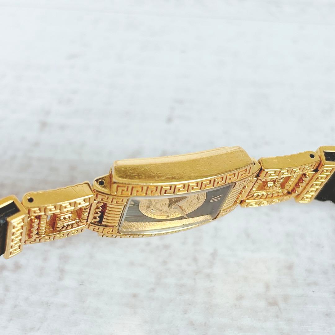 【希少】 ヴェルサーチ レディース 腕時計 メデューサ スクエア ゴールド 四角