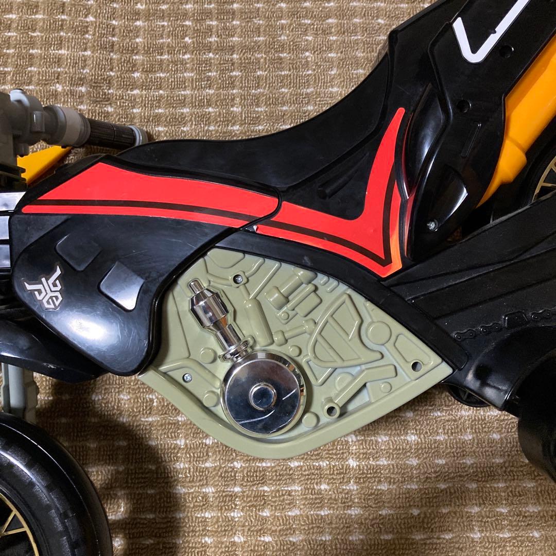 バンダイ 仮面ライダークウガ 乗用バイク ビートチェイサー2000 三輪車