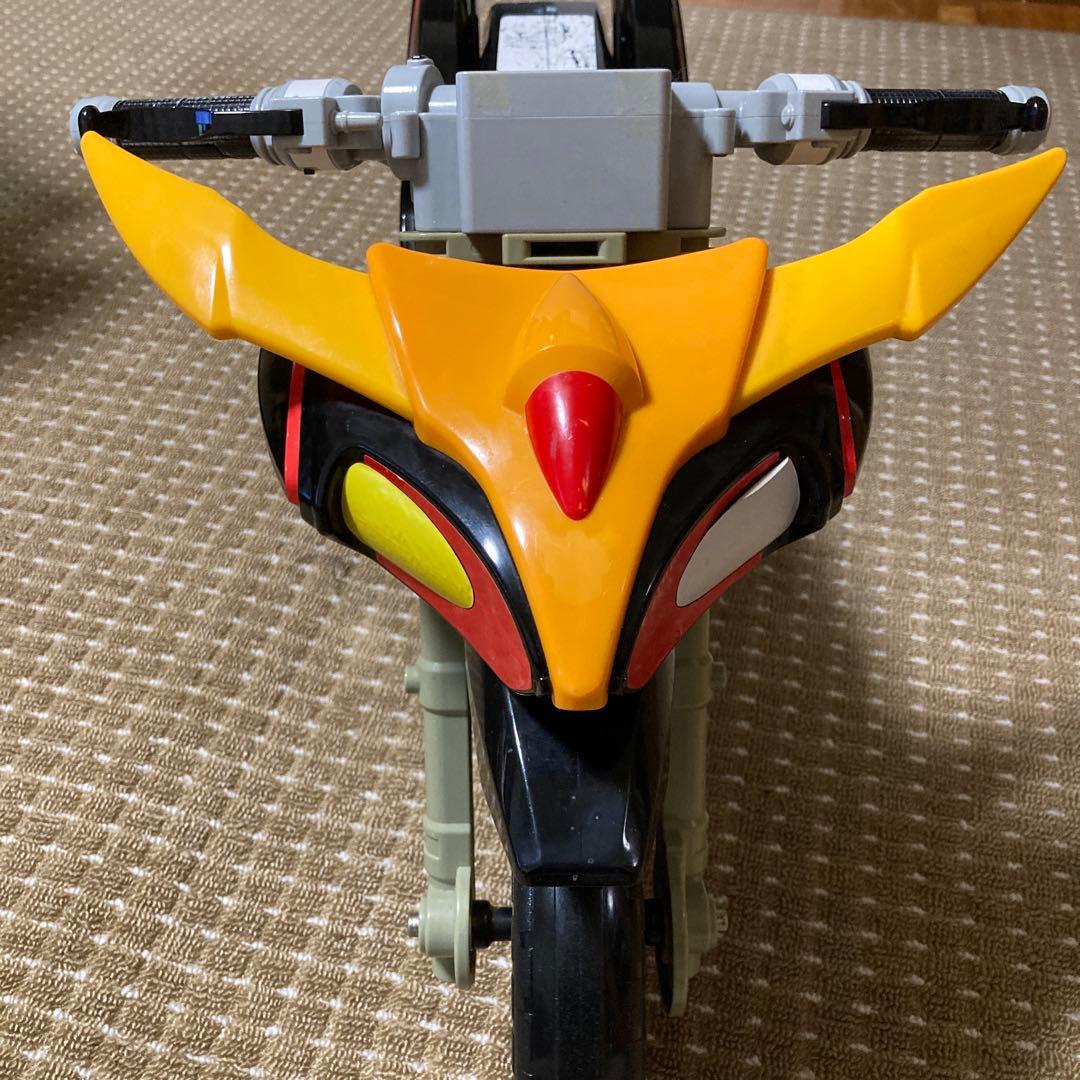 バンダイ 仮面ライダークウガ 乗用バイク ビートチェイサー2000 三輪車