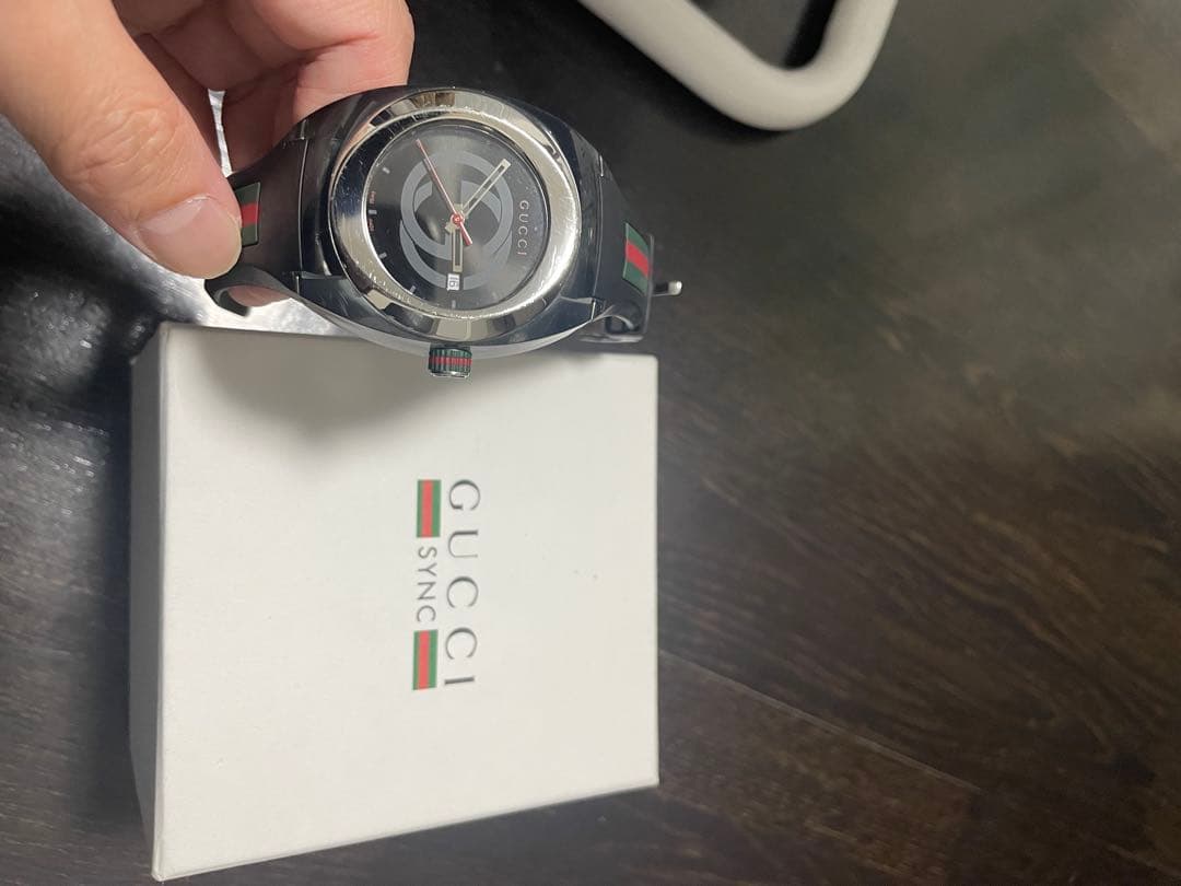 GUCCI SYNC ブラックラバーベルト時計