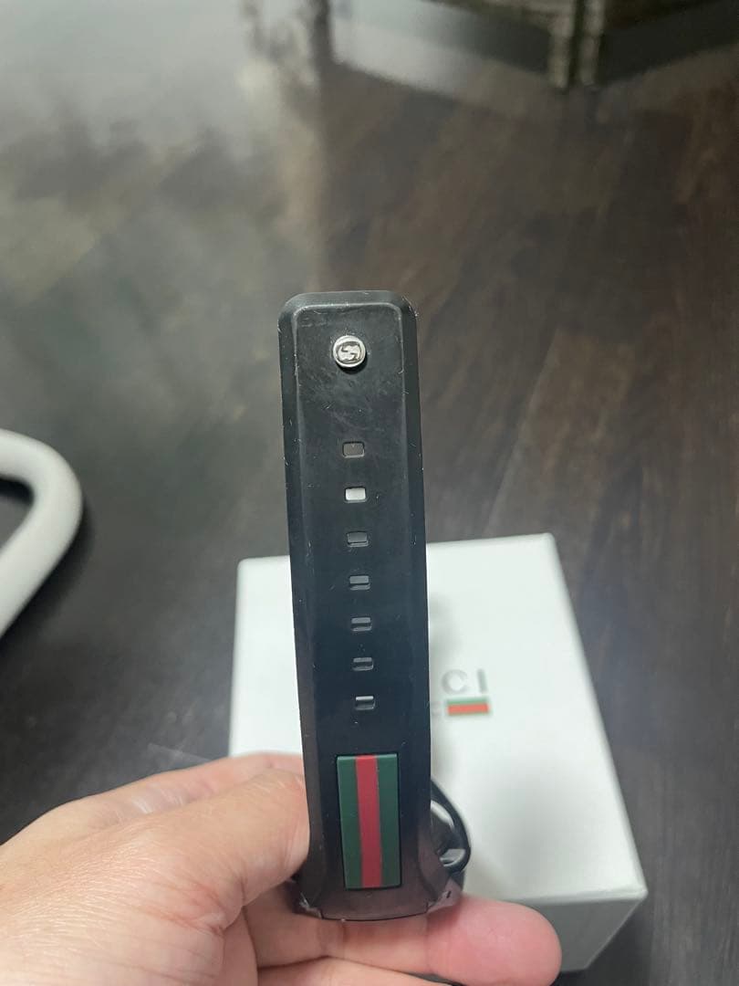 GUCCI SYNC ブラックラバーベルト時計