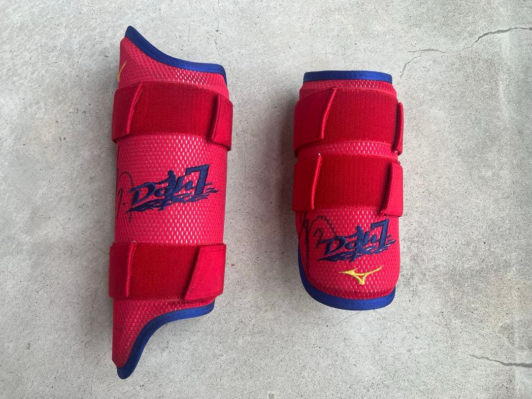 ミズノプロ 堂林翔太選手 実使用 フットガード エルボーガード