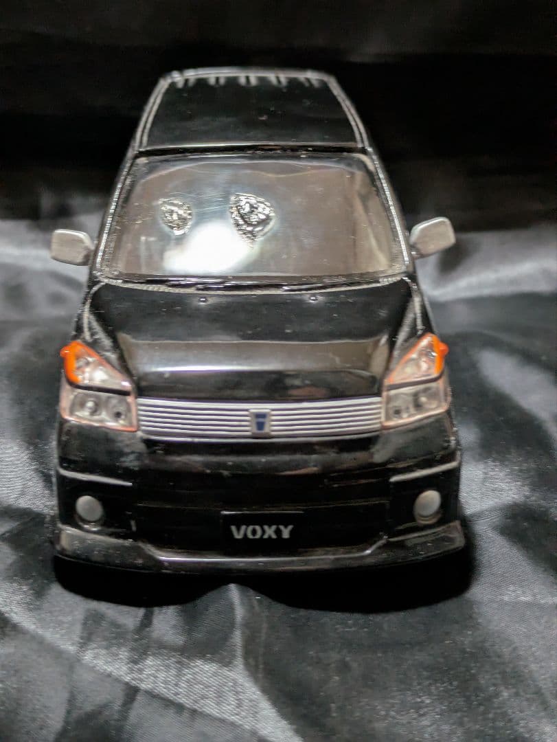 トヨタ　ヴォクシー　カラーサンプル　1/24