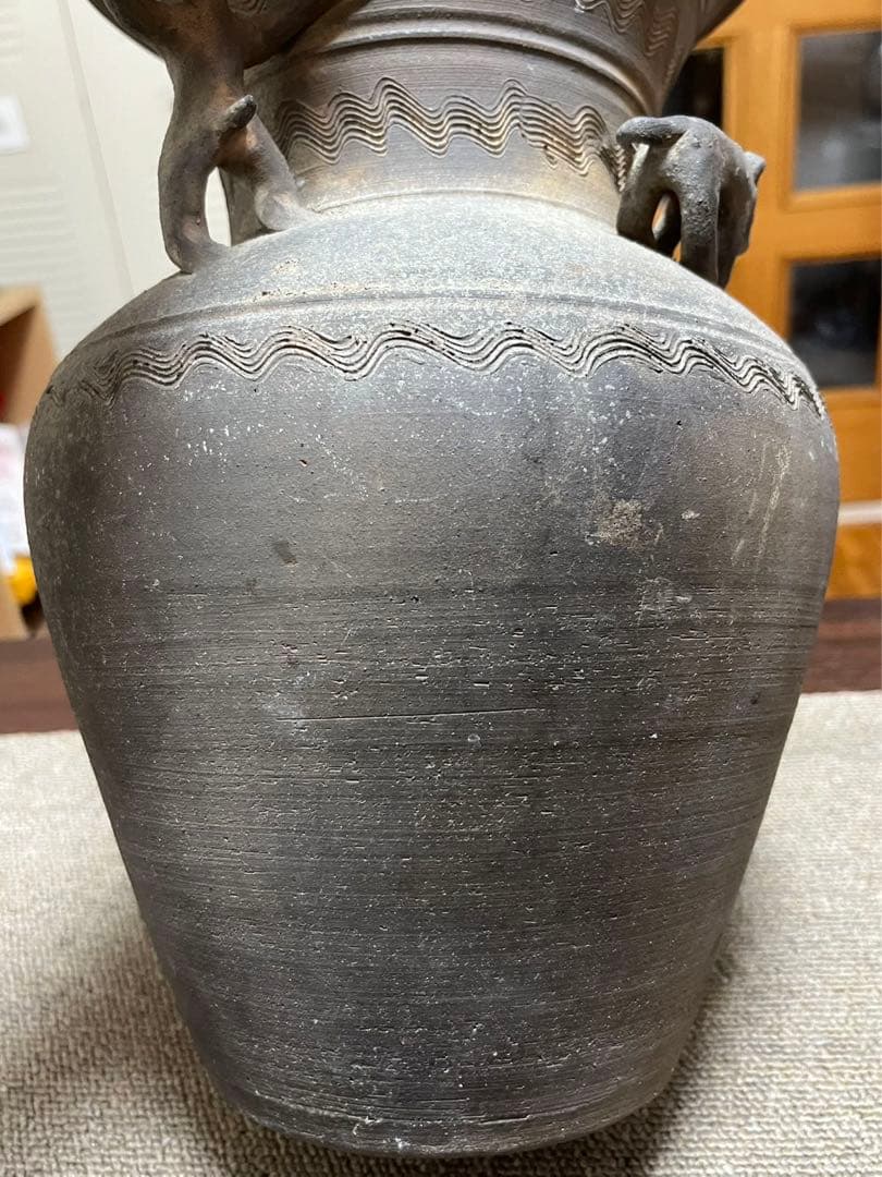 中国　古美術 黒陶 古代朝鮮 高台付壺 祭器 旧蔵品　花印嵌文