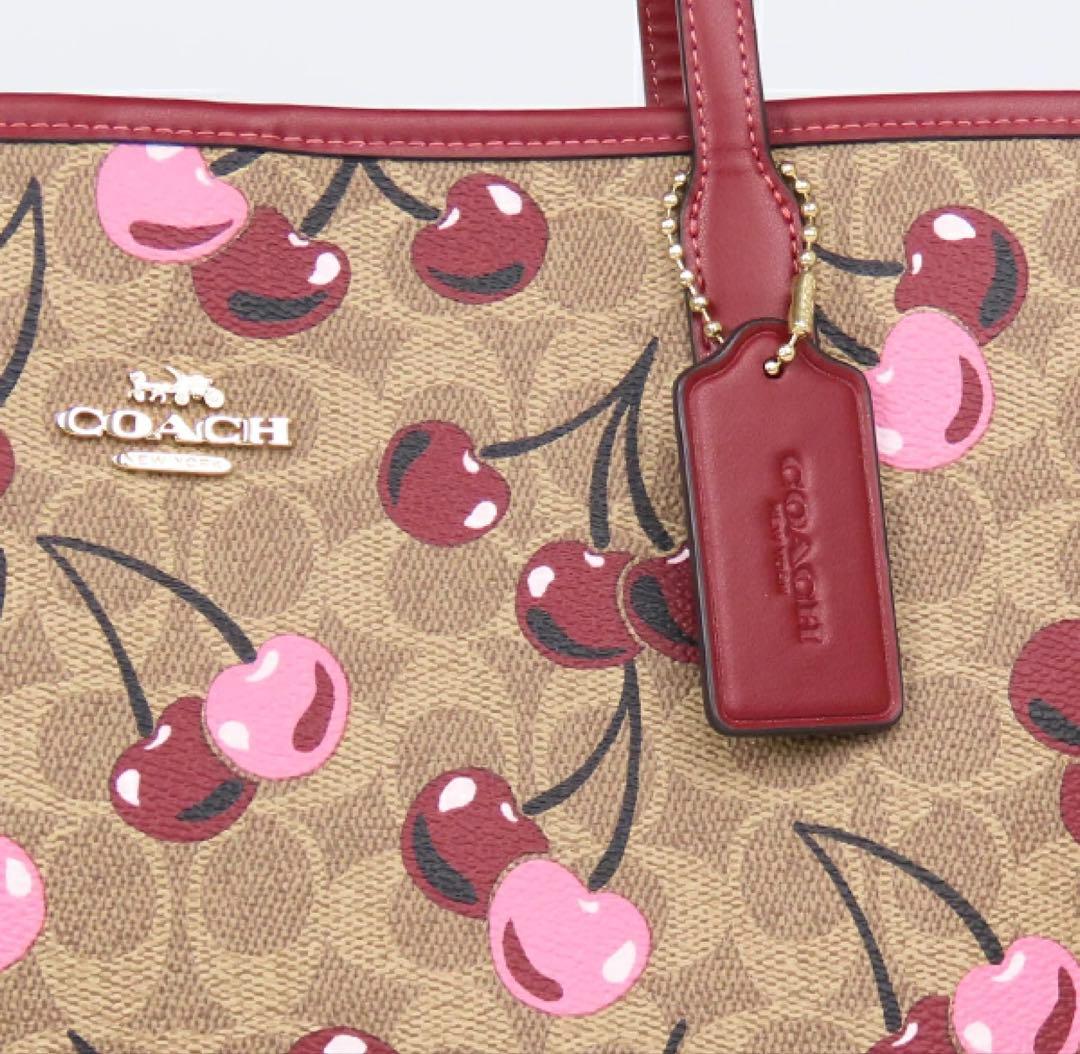 新作、coachコーチシグネチャーチェリープリントトートバッグ