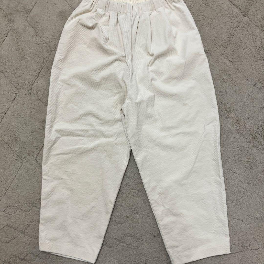 新品未使用かぐれコーデュロイテーパードパンツ　アイボリー