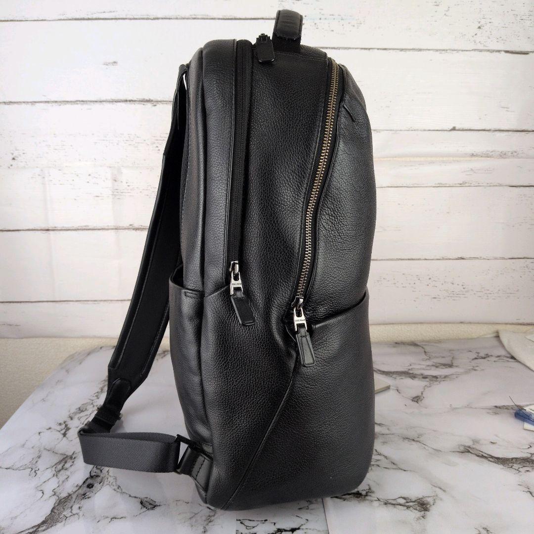 【極美品】コールハーン☆現行　A4　シボ革　2室　収納ポケット多　ビジネス