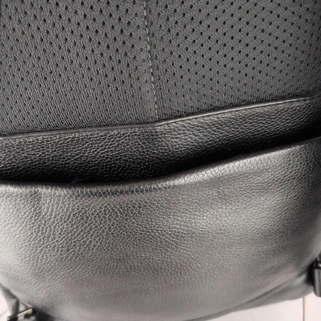 【極美品】コールハーン☆現行　A4　シボ革　2室　収納ポケット多　ビジネス