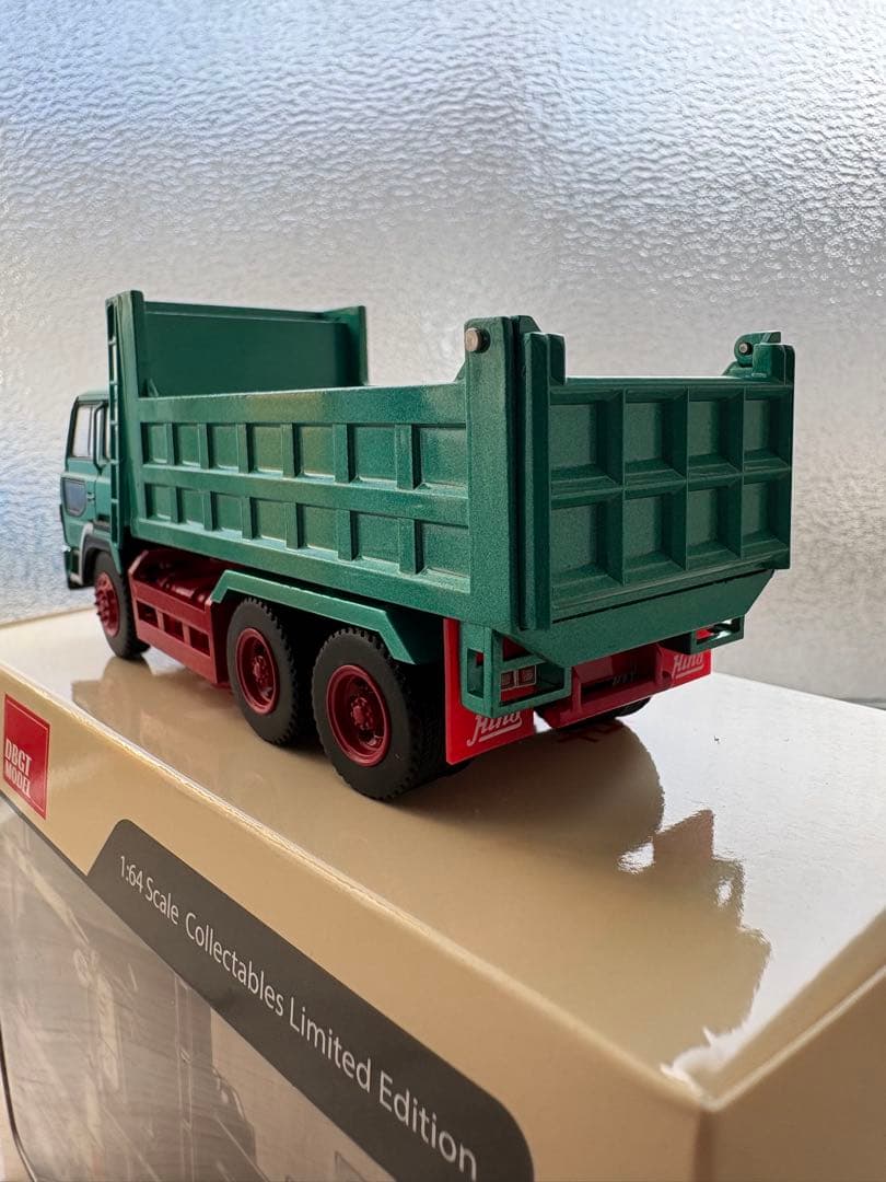DBGT 1/64 日野 スーパードルフィン ダンプ トラック ミニカー　モデル