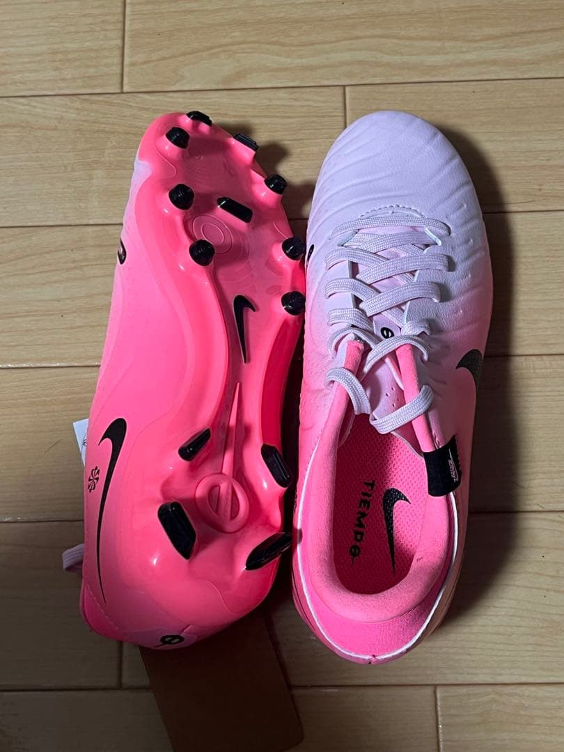 新品Nike サッカー スパイク　レジェンド24センチ