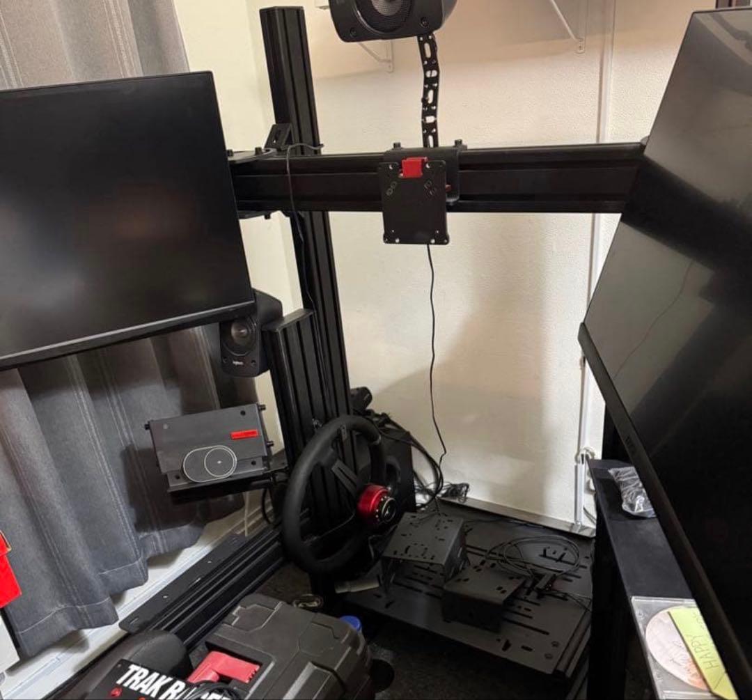 Trak racer トリプルモニタースタンド