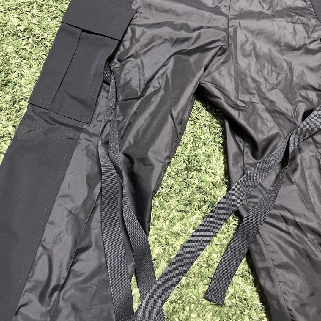 ✨レア✨sacai × NIKE ブラックカーゴ　ナイロンパンツ　レディース