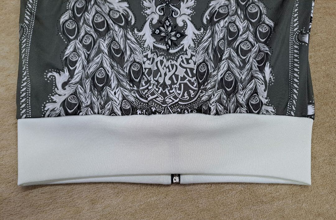 アディダスオリジナルス×ザ・ファーム・カンパニー トラックジャケット 孔雀柄