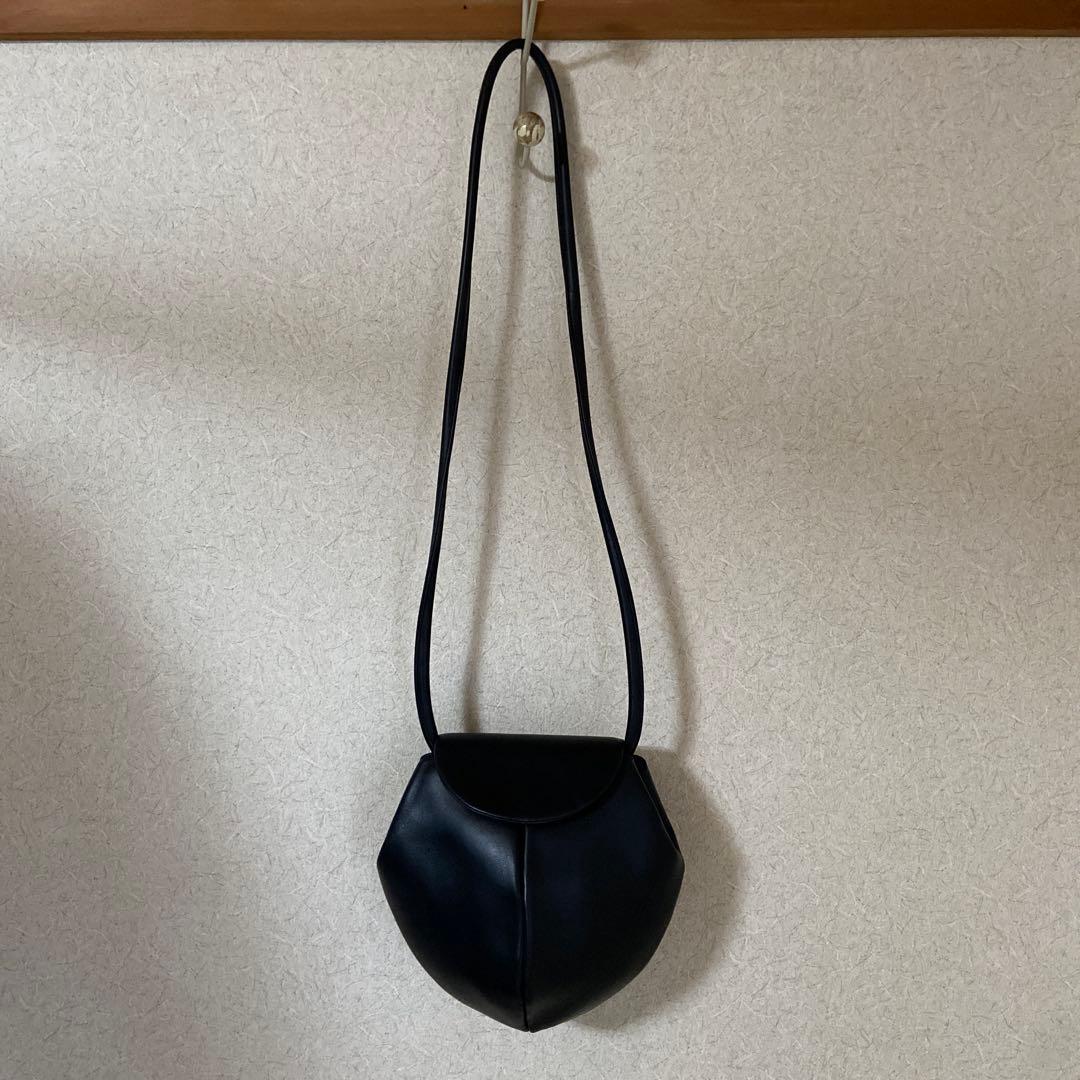 シビラ　本革　レザー　2way ショルダーバッグ　斜めがけ　ハンドバッグ　黒