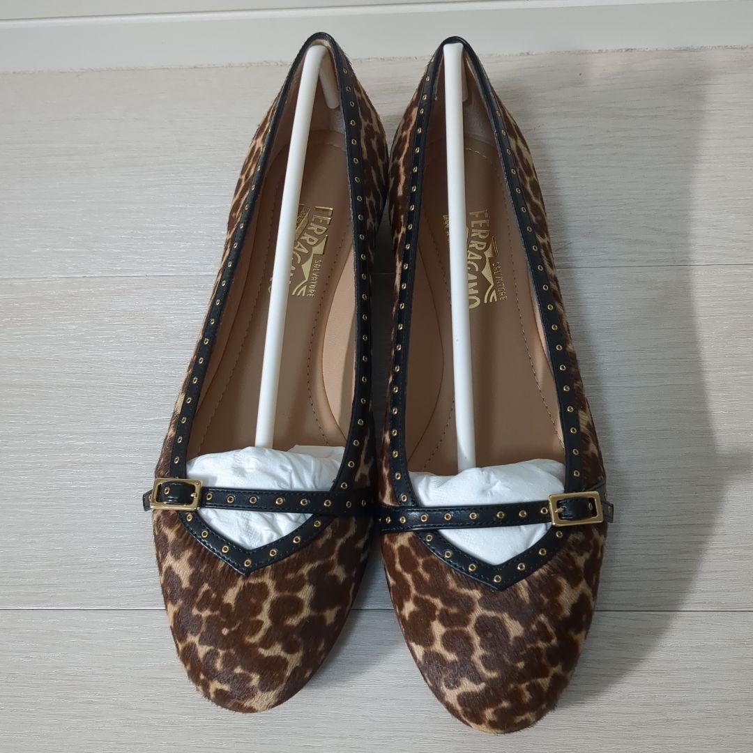 新品 フェラガモ レオパード柄 フラットシューズ 8