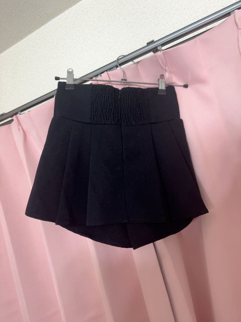 ダーリッチ黒スカート