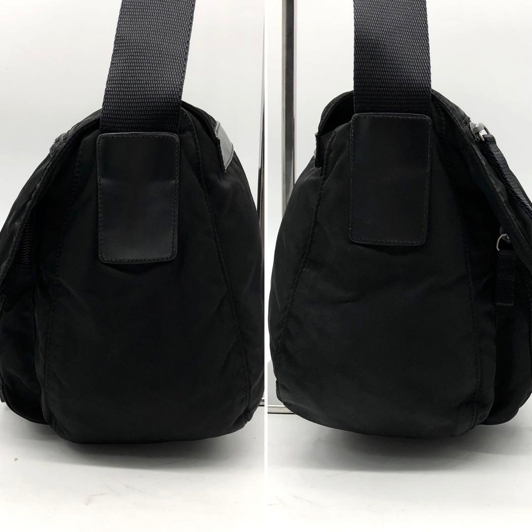 プラダ ショルダーバッグ 三角ロゴ シルバー金具 ベルト ナイロン レザー 黒