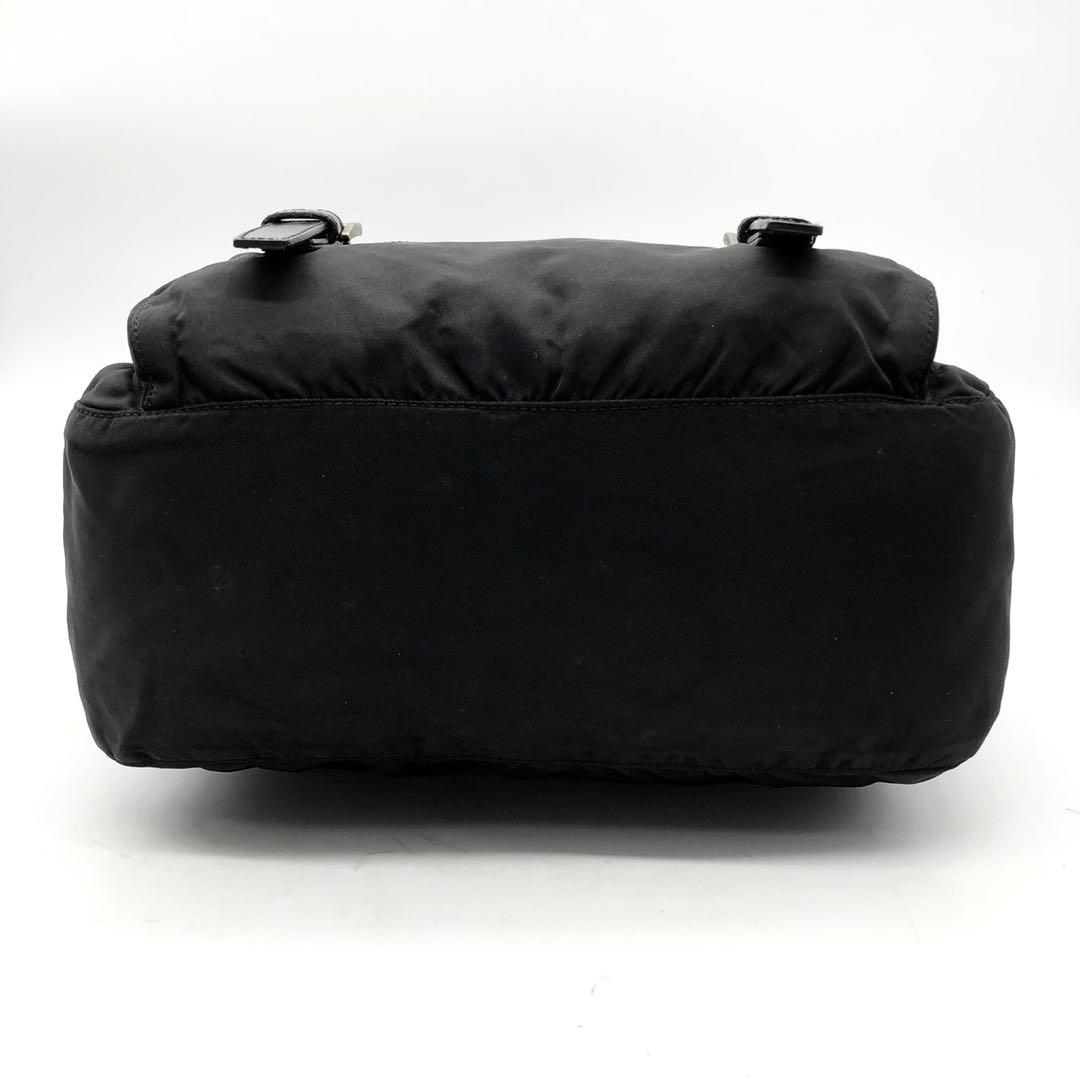 プラダ ショルダーバッグ 三角ロゴ シルバー金具 ベルト ナイロン レザー 黒