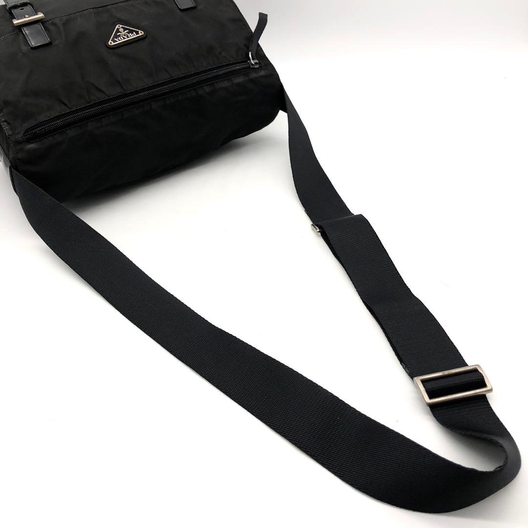 プラダ ショルダーバッグ 三角ロゴ シルバー金具 ベルト ナイロン レザー 黒