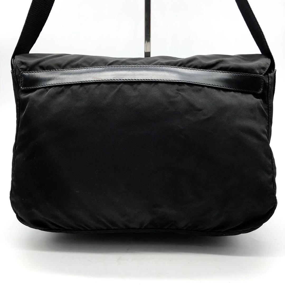 プラダ ショルダーバッグ 三角ロゴ シルバー金具 ベルト ナイロン レザー 黒