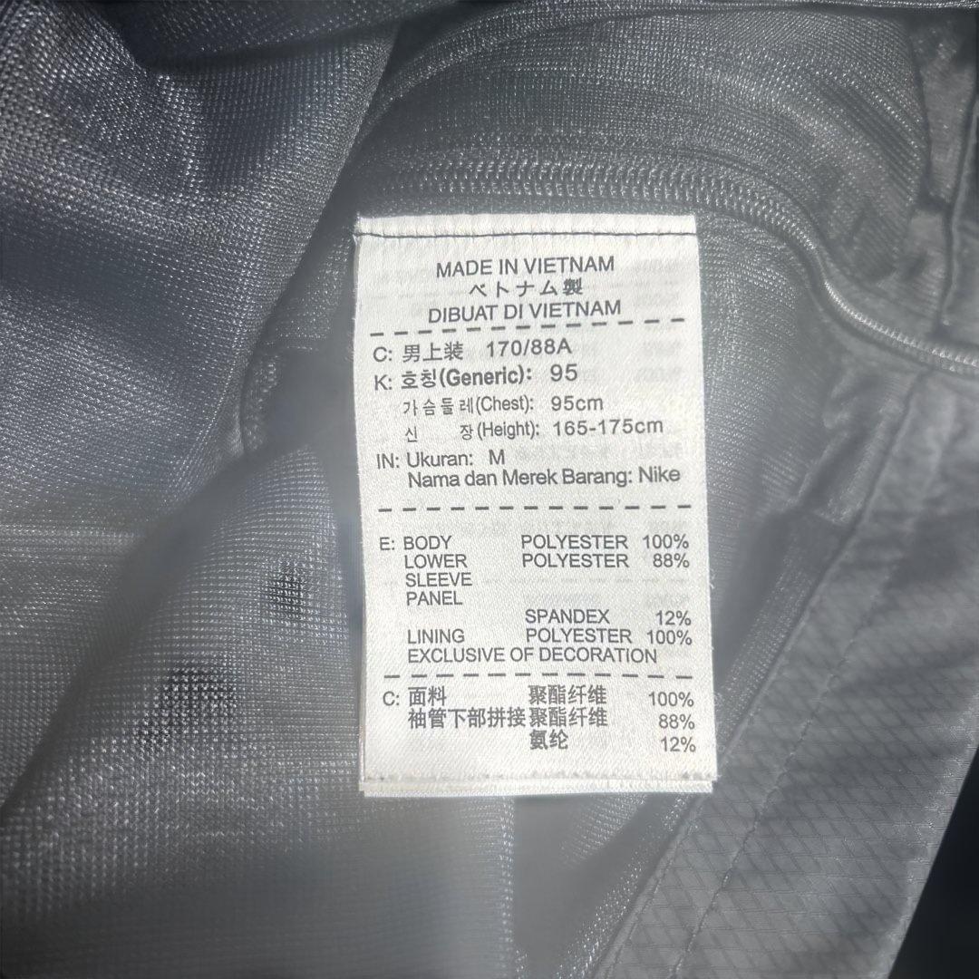 ナイキ NIKE アーム取り外し可能Vネックビステ&アンダーレッグ付ハーフパンツ