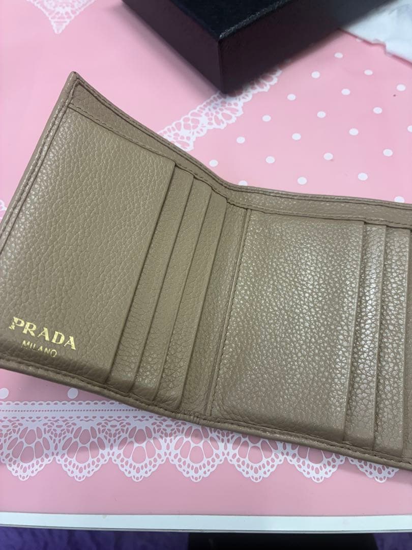 PRADA 三つ折り財布 ベージュ レザー