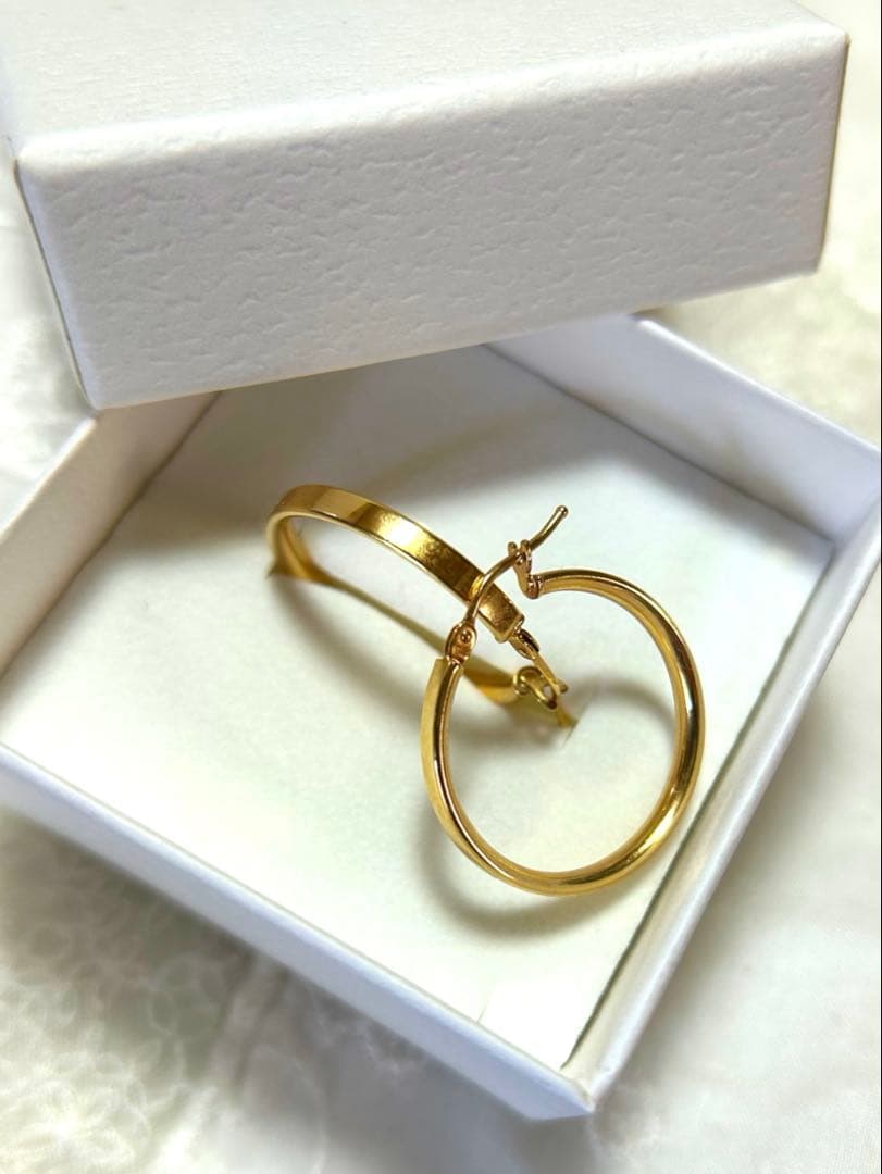 ☆不動の人気ピアス☆美品☆K10YG☆フープピアス☆