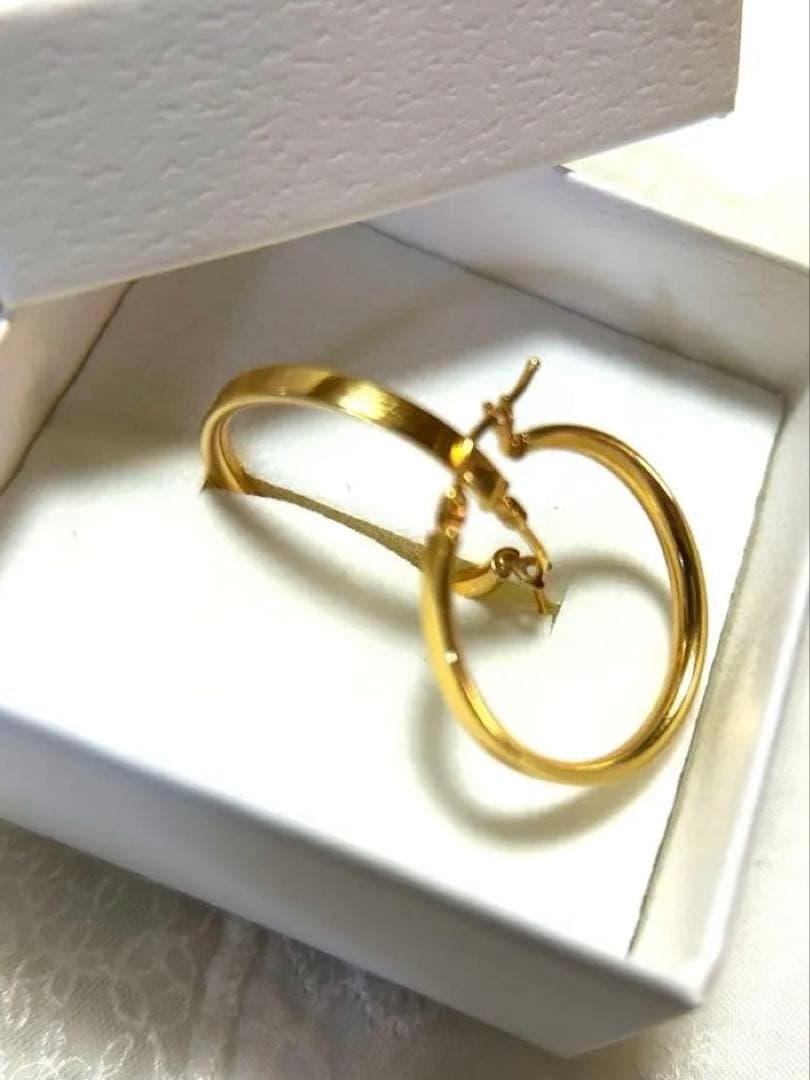 ☆不動の人気ピアス☆美品☆K10YG☆フープピアス☆