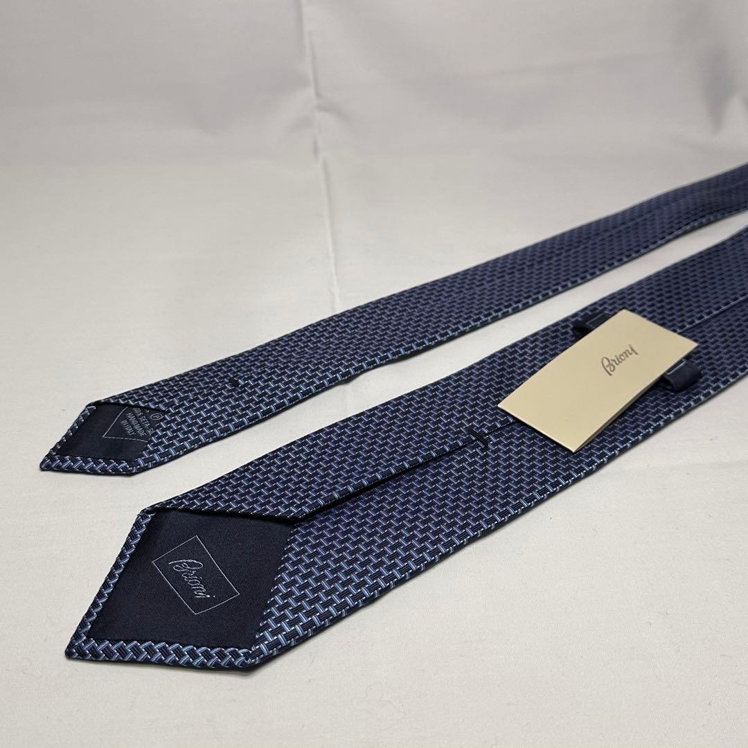 新品タグ付☆ブリオーニ☆ネクタイ☆ネイビー☆ブルー☆パターン☆ソリッド☆683