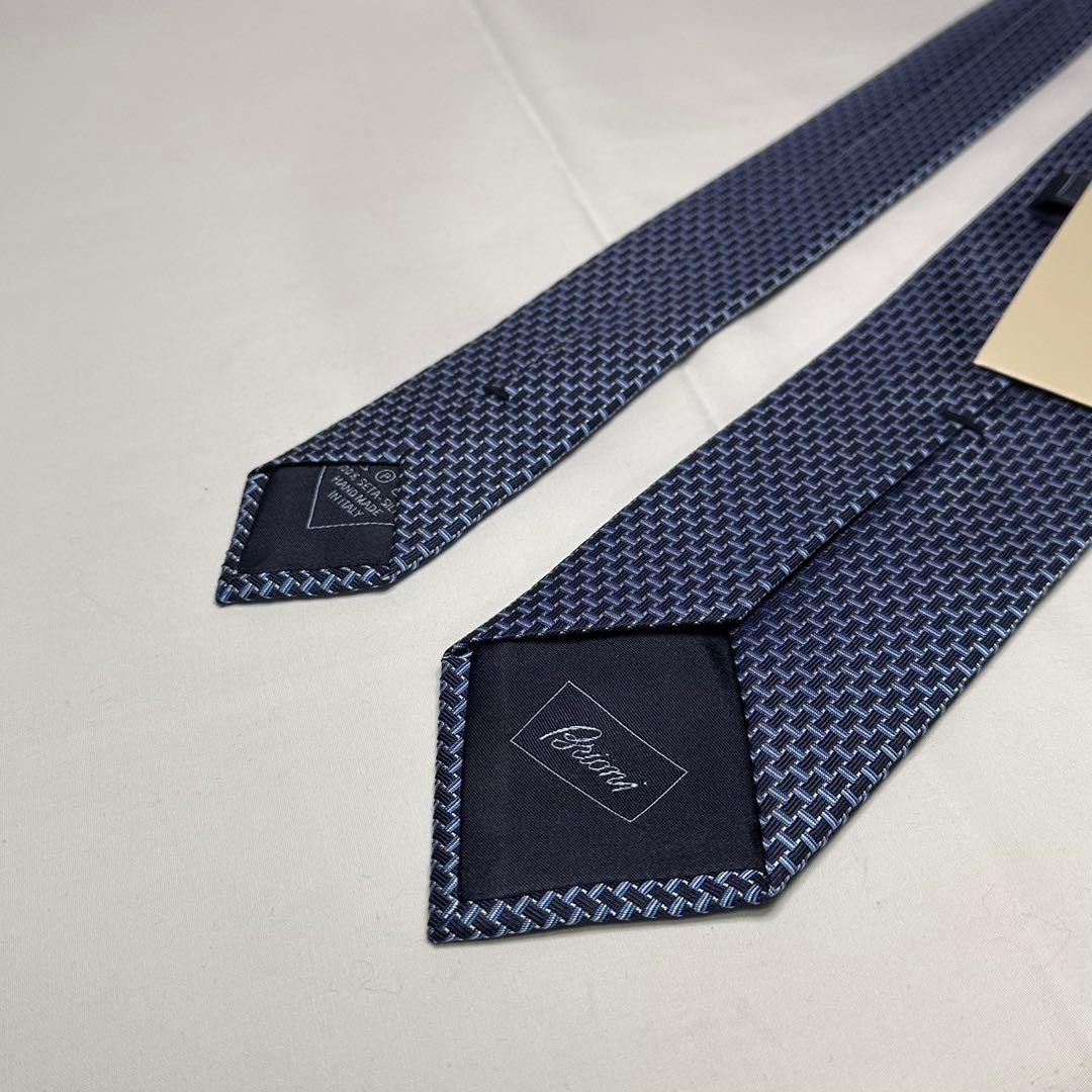 新品タグ付☆ブリオーニ☆ネクタイ☆ネイビー☆ブルー☆パターン☆ソリッド☆683
