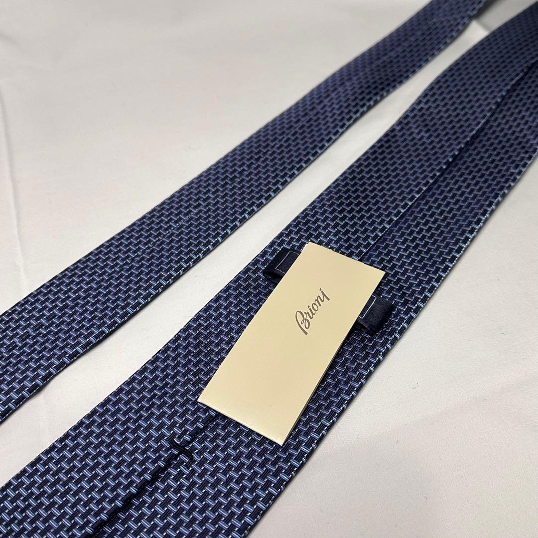 新品タグ付☆ブリオーニ☆ネクタイ☆ネイビー☆ブルー☆パターン☆ソリッド☆683