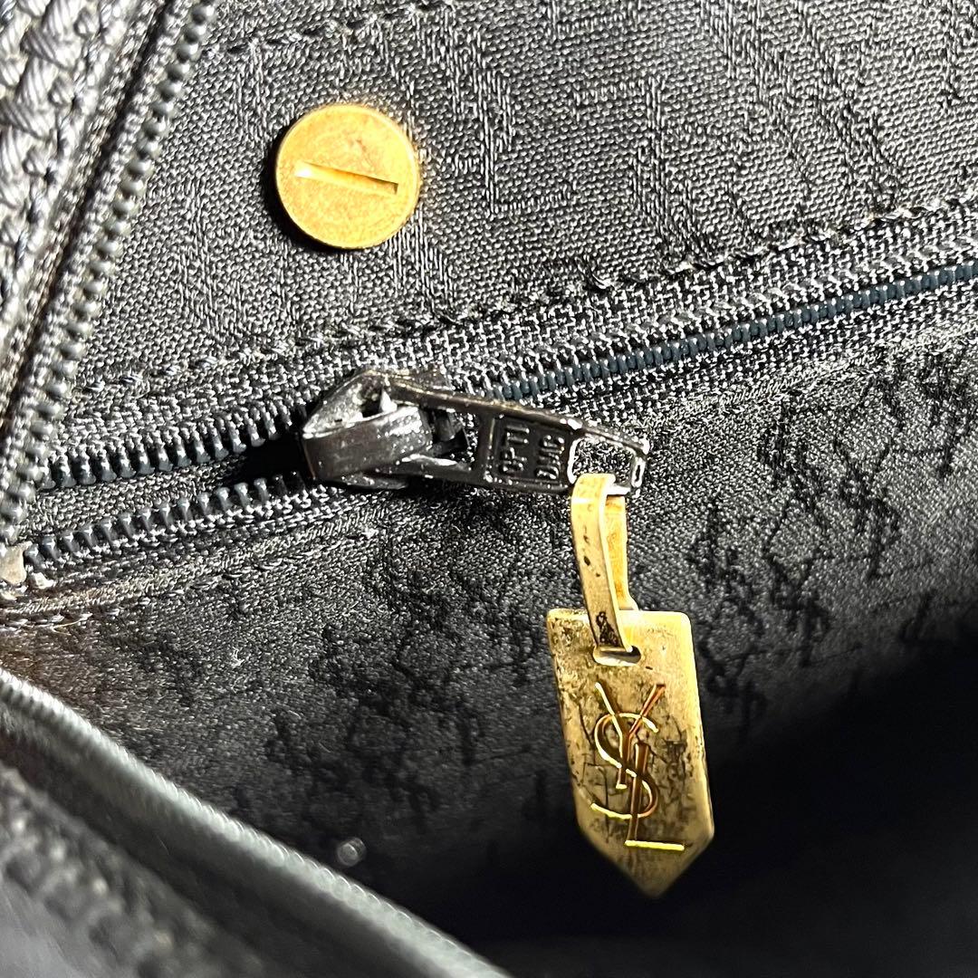 【美品】Yves Saint Laurent カサンドラロゴ　クラッチバッグ