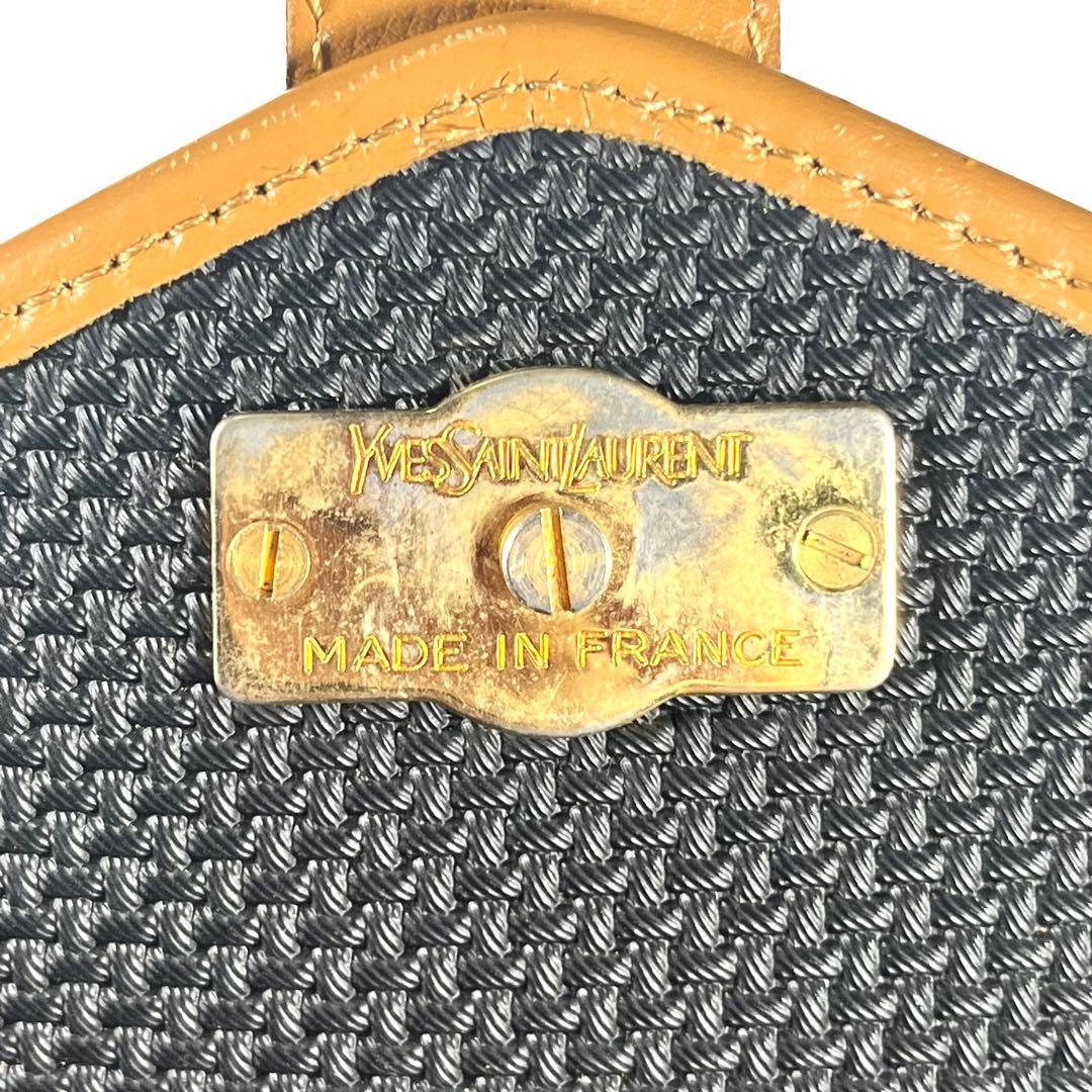 【美品】Yves Saint Laurent カサンドラロゴ　クラッチバッグ