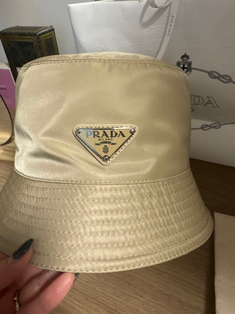 PRADA Re-Nylon バケットハット ベージュ